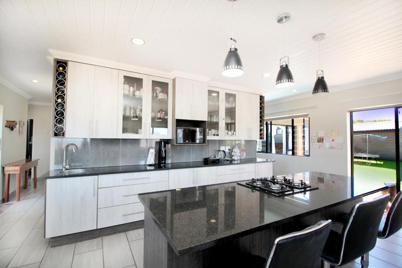 4 Bedroom Property for Sale in Island View Western Cape